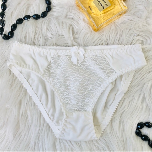 Lace Detail White Lingerie Set: Bra + Panties - Picture 3 of 9